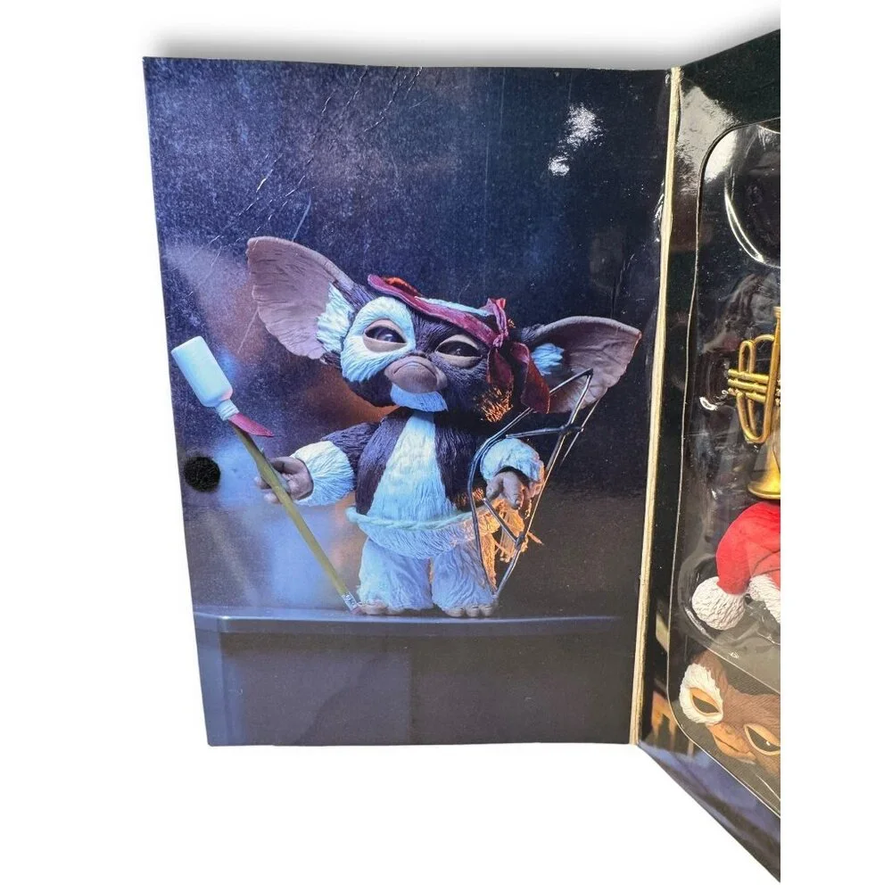 NECA Gremlins Gizmo Mogwai Action Figure with Accessories Holiday Set